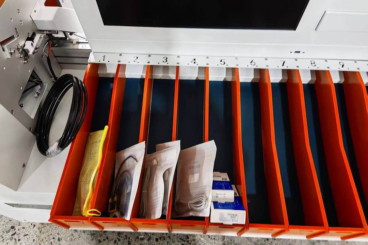Battery assembly machine accessories checked before shipment