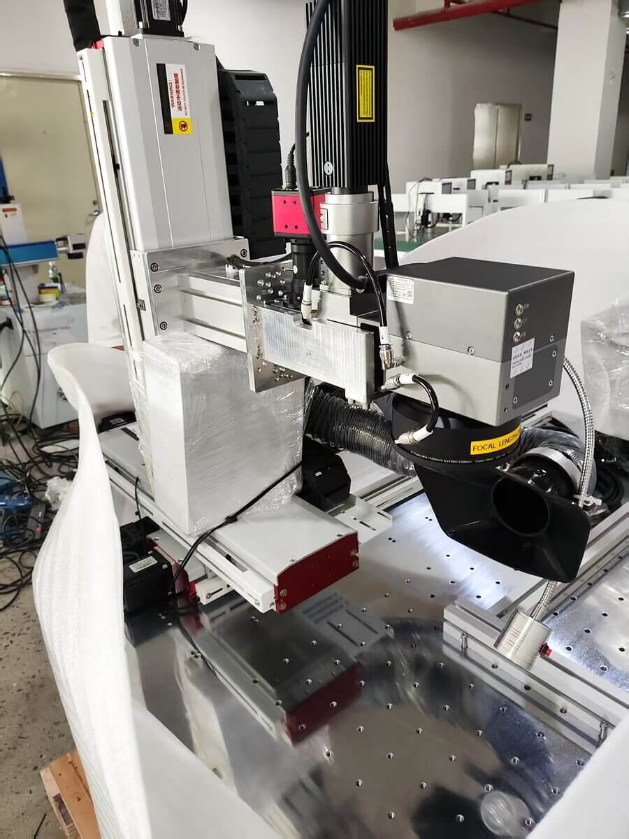 Galvanometer laser head and 3-axis structure of XW-LCA battery laser cleaning machine